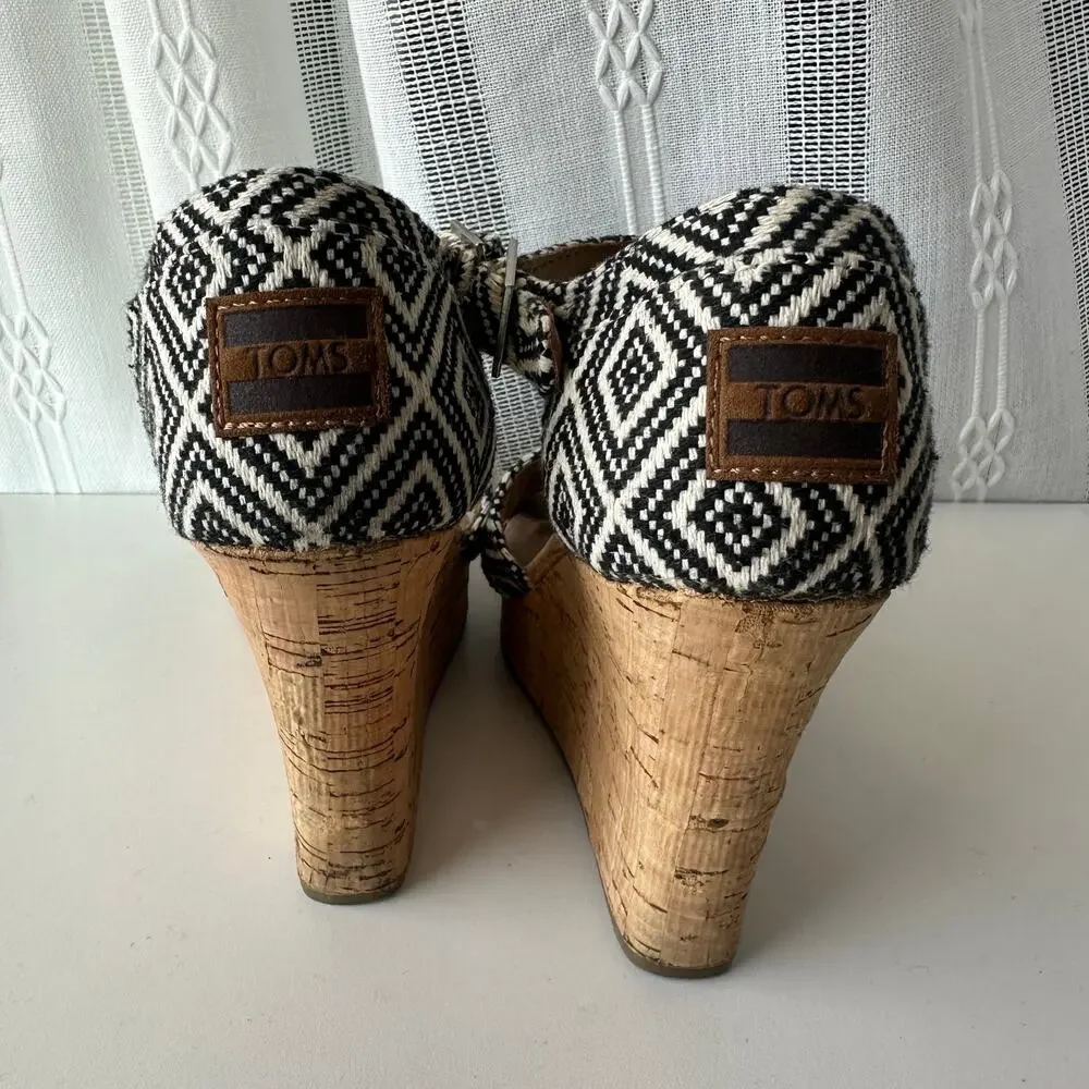 Toms (7) Cork Wedge Aztec Printed Sandals Boho Black/White Eclectic Pattern